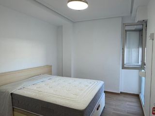 Pis a Carrer de maximilia thous 77. Amplia vivienda de 135 m² con 5 estancias, ascensor, terraza y g