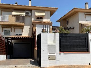 Casa aparellada a Calle royal golf 40. Altorreal 1era linea campo de golf