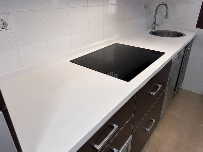 Foto 43bb33d7-0d44-4bd0-b2de-9ed5809de0f9. Casa adossada a calle pascal 26 a San Miguel Armilla