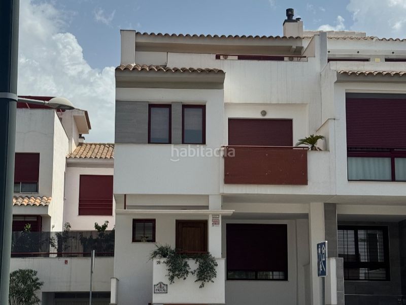 Foto fde9ea70-de0c-4bbe-aa91-ee41748bfb86. Casa adossada a calle pascal 26 a San Miguel Armilla