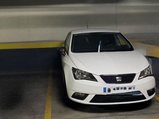 Miete Autoparkplatz in Belgica 20. Alquiler plaza garaje calle bélgica