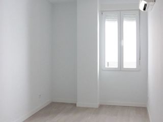 Pis a Calle del marqués de urquijo 26. Oportunidad en argüelles | vivienda reformada y libre por 270.00