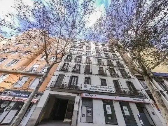 Foto f80f3ced-ac28-4f2d-937c-e0bb617b89cc. Piso en calle del marqués de urquijo 6 oportunidad en Argüelles | vivienda reformada y libre por 270.000 € en Madrid
