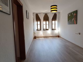 Piso en Carrer dels ferrocarrils catalans 81. Muy luminoso reformado,5 planta, buenos vecinos