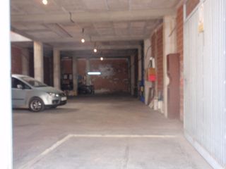 Geschäftsraum in Carrer poeta vicente jacinto perez 24. Garaje con cimientos para construir.