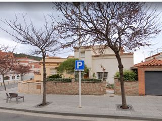 Affitto Casa in Fastenrath  19. Casa independiente en barcelona con 3 dormitorios y un estudio c