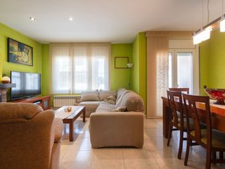 Casa a schiera in Avinguda de castellets 0. Casa de 5 habitacions amb jardí de 54 m², garatge i llar de foc