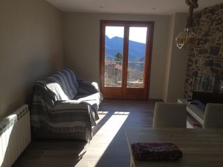 Location Maison jumelée à Carrer de dalt 18. Lloguer de casa amoblada al centre de campelles