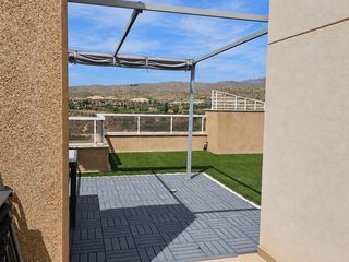Àtic a Carrer del convent 80. Ático con amplia terraza privada, bien comunicado y tranquilo