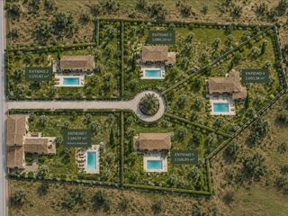Residential Plot in Calle besalú 45 -47. Propiedad de 11.315 m² con masía catalana y propuesta de desarro