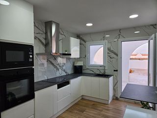 Pis a Calle fernando cámara gálvez 1. Piso reformado con entrada independiente, patio privado de 60 m²