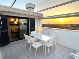 Rent Penthouse in Avinguda ciutat de l'alguer 17. Mpresionante ático dúplex de 3 dormitorios con terraza, piscina,