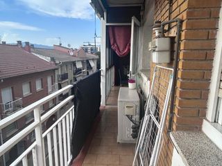 Pis a Carrer ripollès 24. Piso en venat ideal para inversores !!
