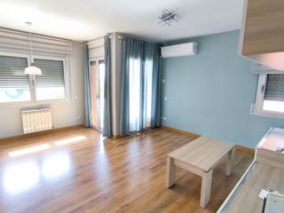 Rent Flat in Carrer bonavista 1. Pis de 3 habitacions amb pàrquing, balcó i vistes a puig-reig