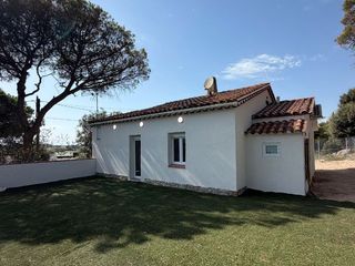 Location Maison à Carrer del pirineu 60. Casa con vistas en la roca