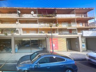 Business premise in Avenida nautilus  17. Local muy grande 417metros posibilidad de dividirlo en cuatro