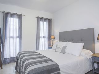 Lloguer Apartament a Avenida juan carlos i 19. Apartamento nuevo, céntrico y con piscina