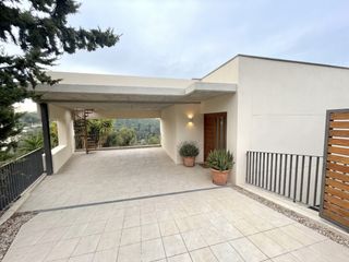 Xalet a Calle tomàs breton 9. Chalet de 6 hab. y 3 baños con piscina y 714 m² de parcela