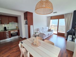 Pis a Carrer puigmal 1. Piso con espectaculares vistas en la molina, con parking y trast