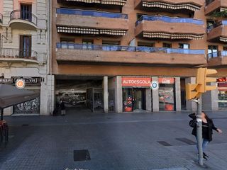 Lloguer Aparcament cotxe a Gran via 310. Plaza de parking grande. para coche grande o coche y moto.