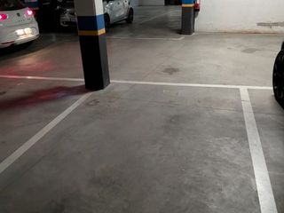 Parking coche en Avinguda d'isidre martí 36. Plaza de parking coche grande