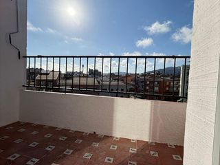 Piso en Avinguda nostra senyora del carme  18. Piso totalmente reformado de 3 habitaciones, con balcón y a 5 mi