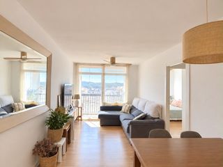 Alquiler Piso en Avenida cerdanyola 22. Piso muy luminoso de 3 habitaciones, amueblado y con terraza
