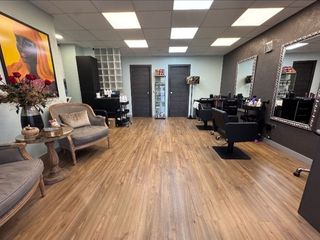 Traspàs Local Comercial a Av. passapera 23. Se traspasa salón de peluquería en excelente ubicación en lloret