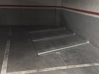 Miete Motorradparkplatz in Carrer antoni rovira i virgili 7. Parquing para moto