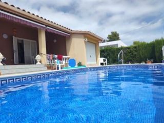 Xalet a Passatge historiador samper 34. Oportunidad en calafat: casa independiente con piscina privada y