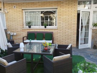 Doppelhaus in Pierineus 24. Casa pareada en venta