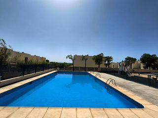 Miete Etagenwohnung in Calle el puig 12. Piso 2hab 2 baños terraza 40m piscina gimnasio tranvia y bus
