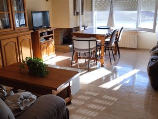 Appartement à C/ jaume balmes 7. Luminoso piso de 4 habitaciones con terraza en besalú