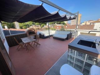 Reihenhaus in Passatge mar-jardín 1 8. Casa adosada en l’escala con terraza de 35 m², parking y a 150 m