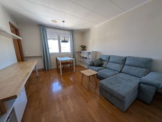 Pis a Carrer de sant ermengol 0. Pis molt lluminós de 2 habitacions amb estança polivalent, tot e
