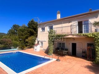Haus in Carrer òrbita 3. Una propiedad especial donde tranquilidad, privacidad y estilo d