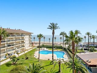 Piccolo appartamento in Carrer de la baixada platja cristall 10. Precioso apartamento en venta en primera línea de mar en  miami