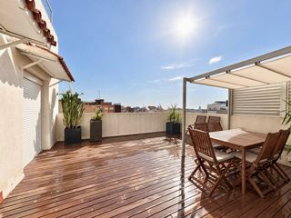 Penthouse in Carrer de valencia 4. Ático carrer valència 4  reformado con terraza de 30 m²  – barce