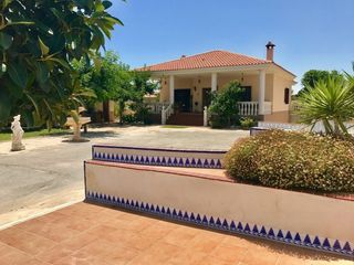 Xalet a Camino la casa groga 13. Chalet de 380 m² con parcela de 1.200 m², piscina y licencia tur