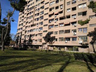 Alquiler Piso en Juan esplandiú 4. Piso muy luminoso ubicado en una zona muy tranquila