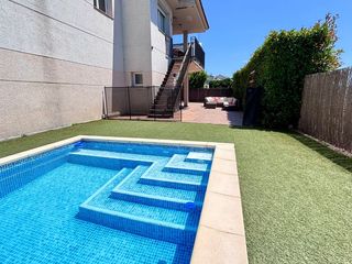 Chalet à Carrer josep carner 90. Espectacular casa con piscina, jardín y una distribución perfect