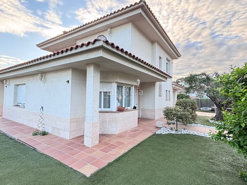 Foto 1a420ef8-b979-4ae8-b8eb-b9c865b46467. Chalet en carrer josep carner 90 espectacular casa con piscina, jardín y una distribución perfecta en Lliçà d´Amunt
