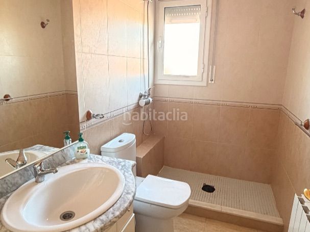 Foto bc324bfc-d301-4247-94ad-49ecaee21d7c. Chalet en carrer josep carner 90 espectacular casa con piscina, jardín y una distribución perfecta en Lliçà d´Amunt
