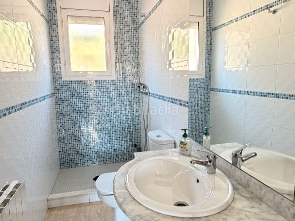 Foto e55a9dc2-282b-4a32-828c-2393d43e9fed. Chalet en carrer josep carner 90 espectacular casa con piscina, jardín y una distribución perfecta en Lliçà d´Amunt