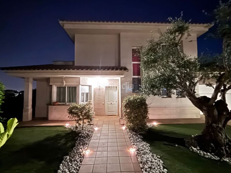 Foto f8abbdc0-4a67-4710-bda9-5b4e18229fac. Chalet en carrer josep carner 90 espectacular casa con piscina, jardín y una distribución perfecta en Lliçà d´Amunt