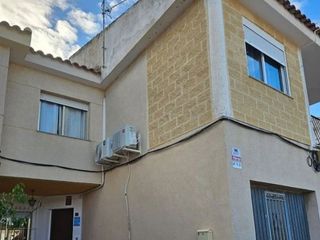Doppelhaus in Calle río nalón 8. Dúplex en muy buen estado