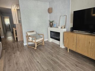 Piccolo appartamento in Avinguda politur 3. Apartamento bajo con gran terraza + piscina comunitaria — 400.00