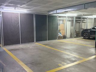 Lloguer Aparcament cotxe a Eric r svensson  7. Parking grande en teia