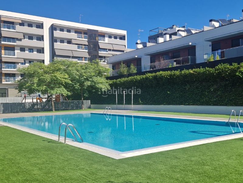 Piso en carrer de rosa leveroni valls 18 una vivienda moderna y luminosa en un entorno residencial privilegiado. en Sant Just Desvern
