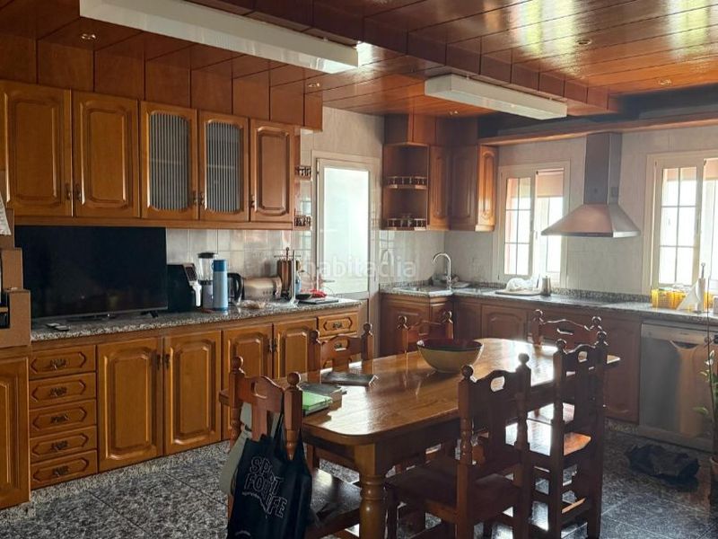 Piso en ronda santa maría 79 piso amplio y bien distribuido, con 3 habitaciones, gran cocina y espacios auxiliares en Sabadell